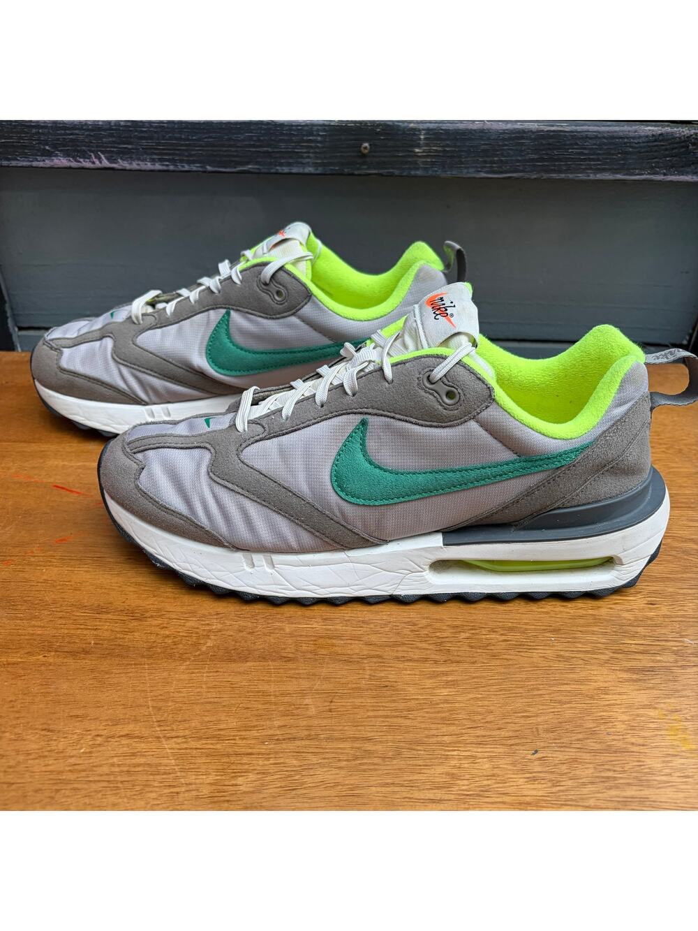 Nike Air Max Dawn Grey Green Volt DH4656-002 Men's Size 9.5 Running Shoes